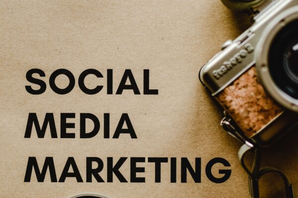 Social Media Advertising: Maximizing ROI on Facebook, Instagram, and Twitter